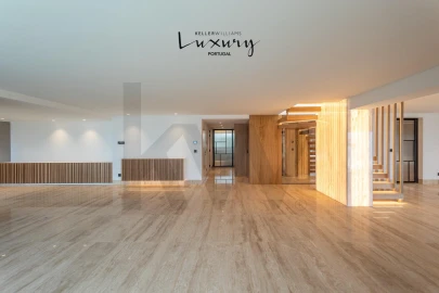 Apartamento T4 para Venda em Carcavelos e Parede