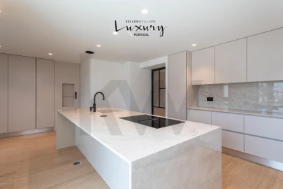 Apartamento T4 para Venda em Carcavelos e Parede