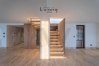 Apartamento T4 para Venda em Carcavelos e Parede