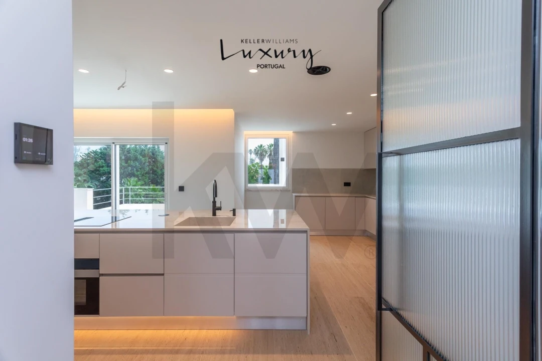 Apartamento T4 para Venda em Carcavelos e Parede Foto 9
