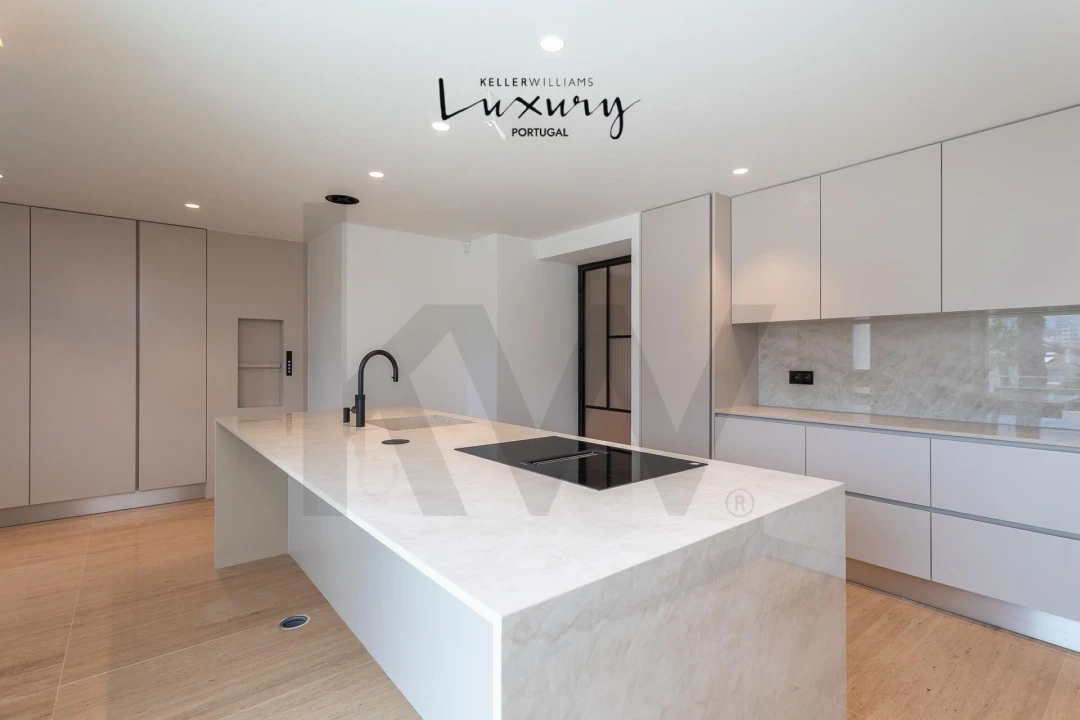 Apartamento T4 para Venda em Carcavelos e Parede Foto 15