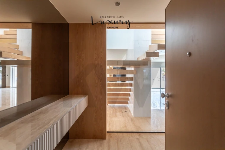 Apartamento T4 para Venda em Carcavelos e Parede Foto 47