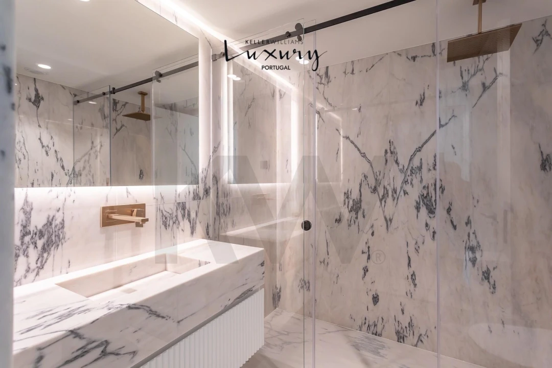 Apartamento T4 para Venda em Carcavelos e Parede Foto 36