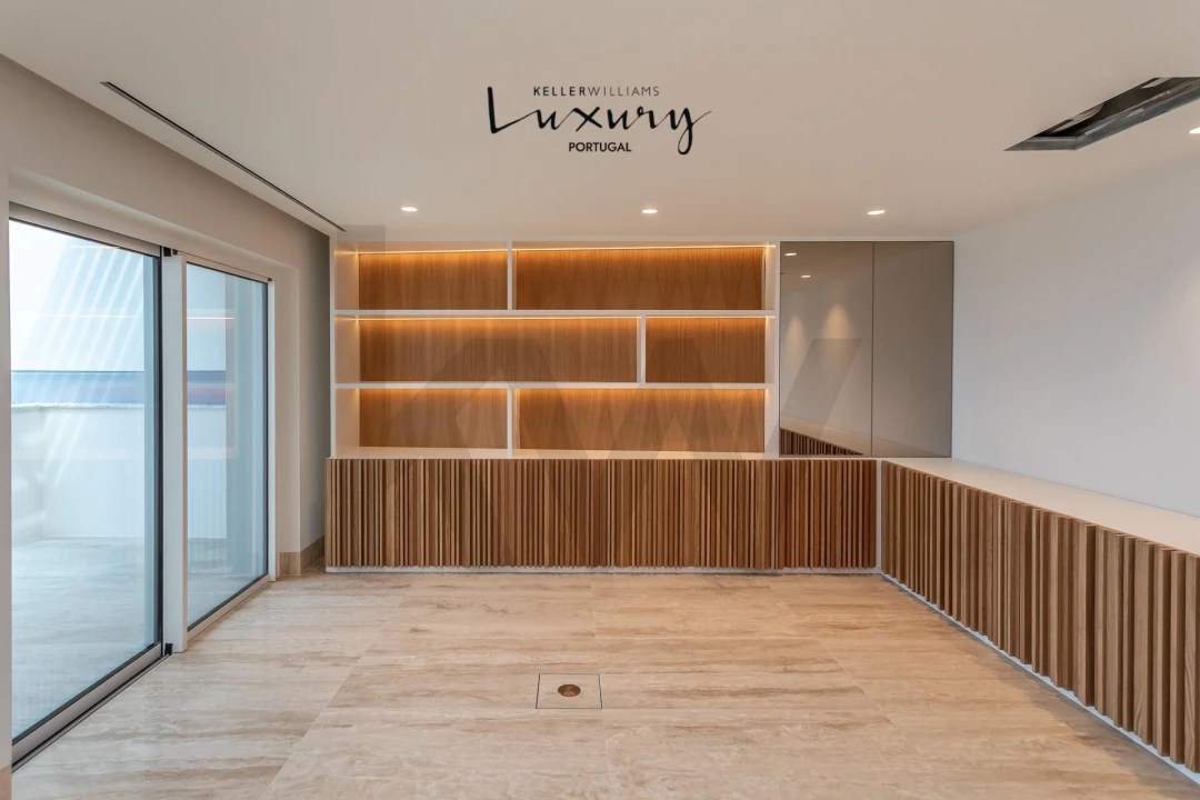 Apartamento T4 para Venda em Carcavelos e Parede Foto 52