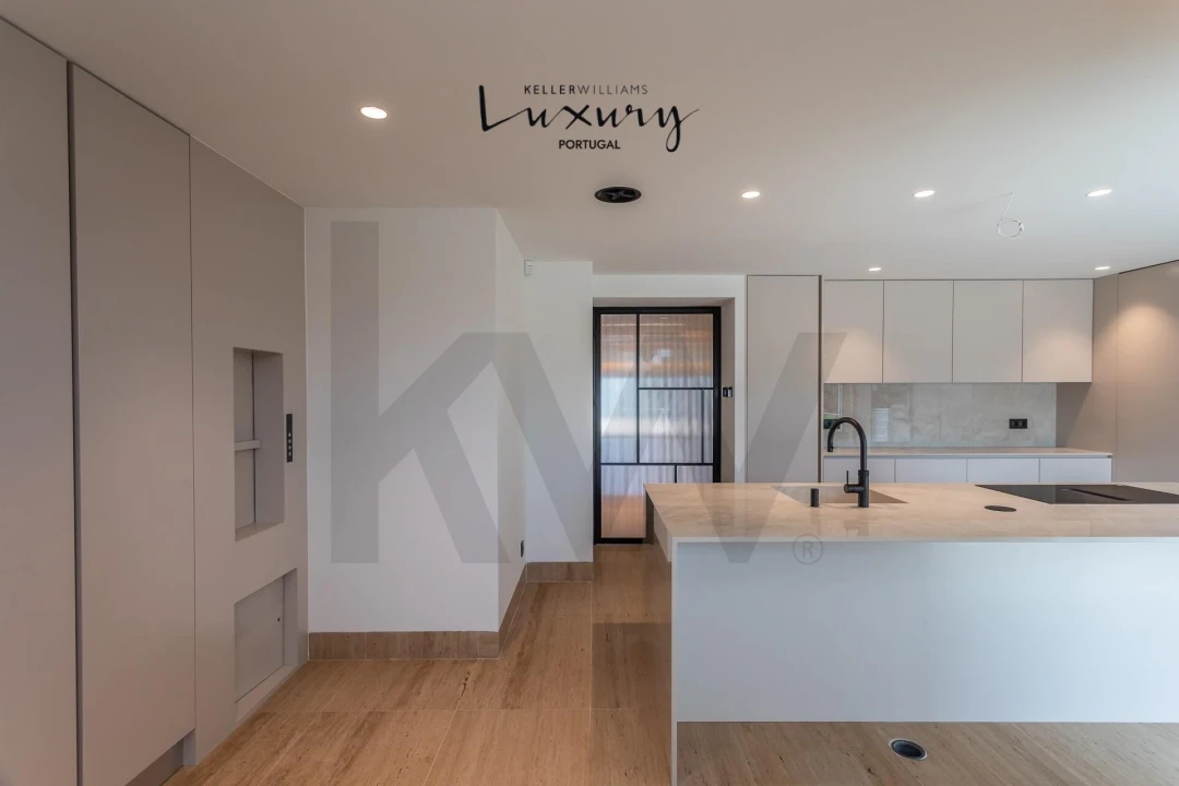 Apartamento T4 para Venda em Carcavelos e Parede Foto 12