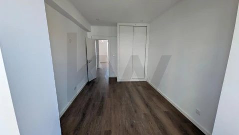 Apartamento T2 para Venda em Agualva e Mira-Sintra