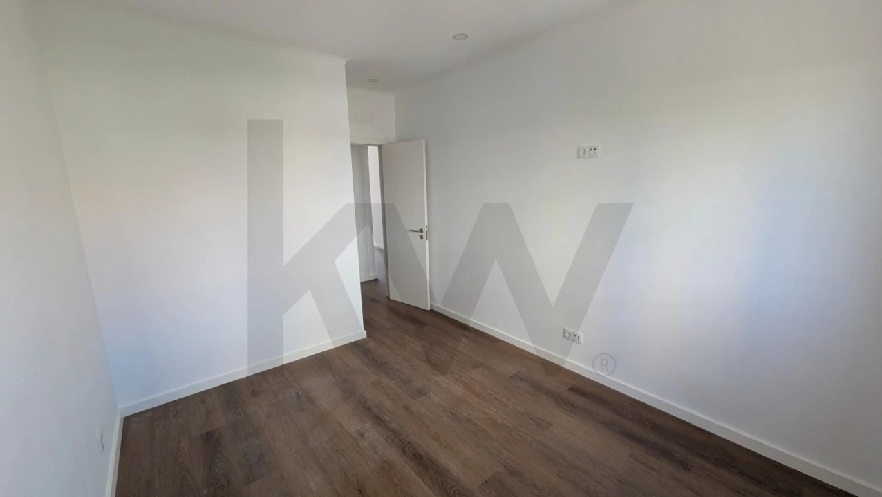 Apartamento T2 para Venda em Agualva e Mira-Sintra Foto 3