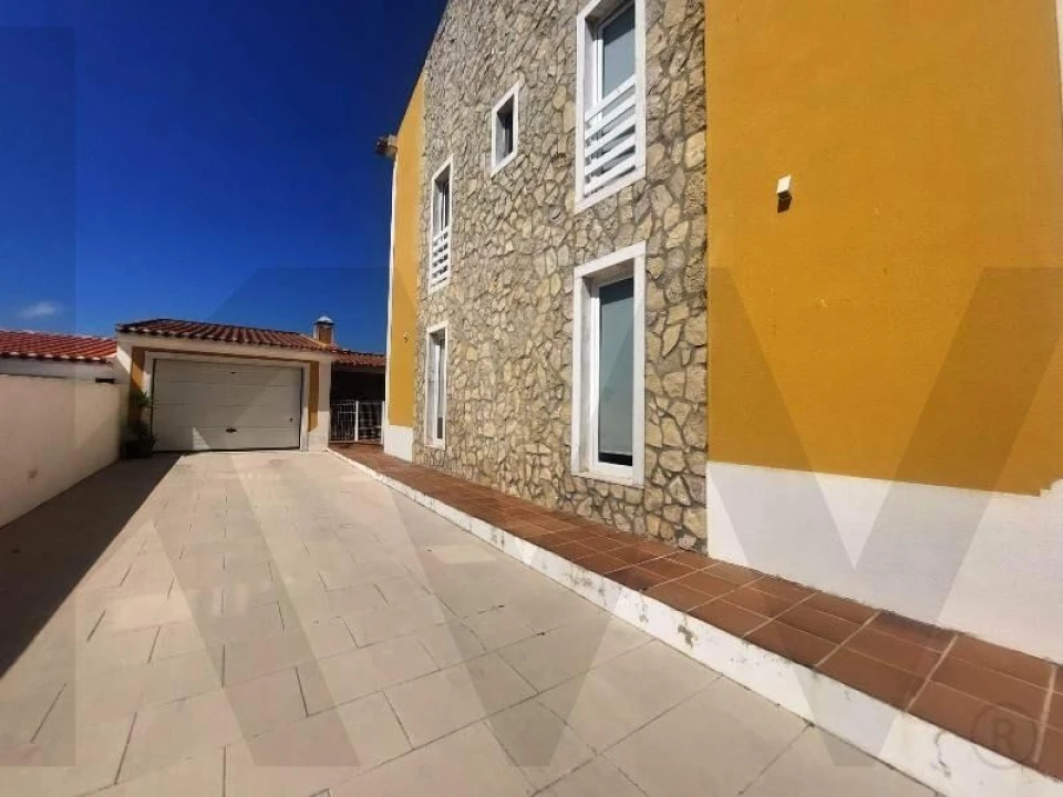 Moradia T3 para Venda em Encarnação Foto 11