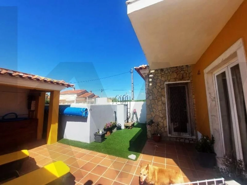 Moradia T3 para Venda em Encarnação Foto 2