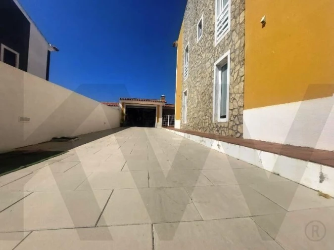 Moradia T3 para Venda em Encarnação Foto 4