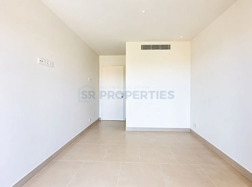 Apartamento T2 para Venda em Quarteira Foto 33