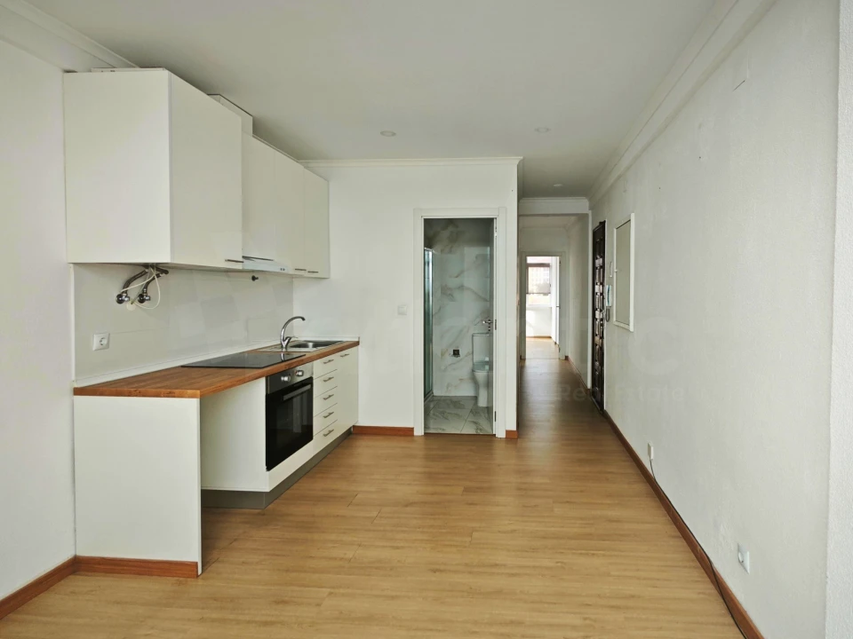 Apartamento T1 para Venda em Águas Livres Foto 1