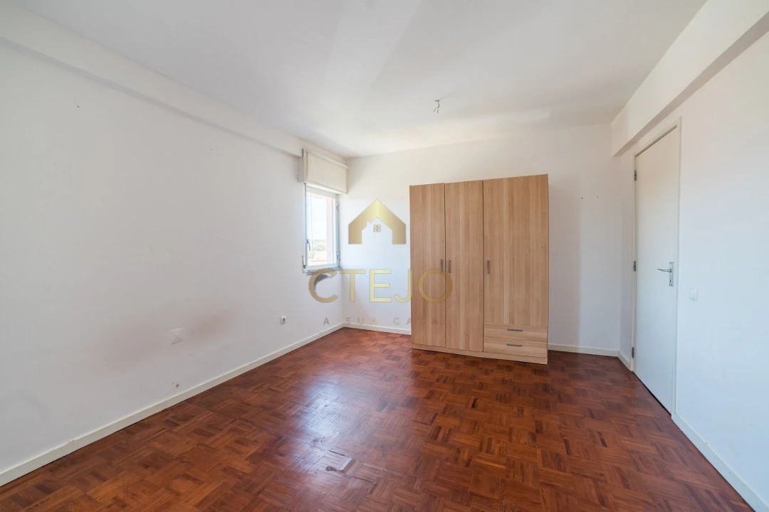 Apartamento T2 para Venda em Algueirão-Mem Martins Foto 14