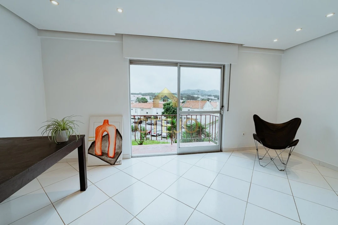 Apartamento T2 para Venda em Algueirão-Mem Martins Foto 1