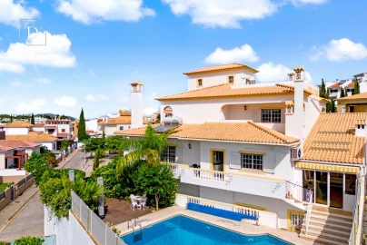 Moradia T8 para Venda em Loule (São Clemente)
