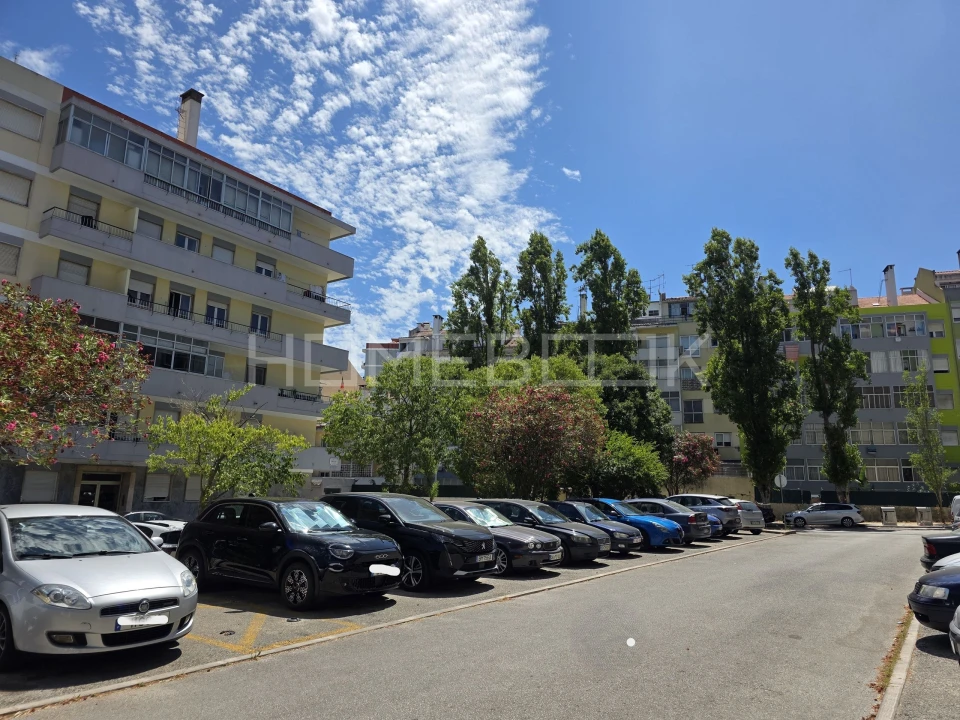 Apartamento T3 para Venda em Benfica Foto 3