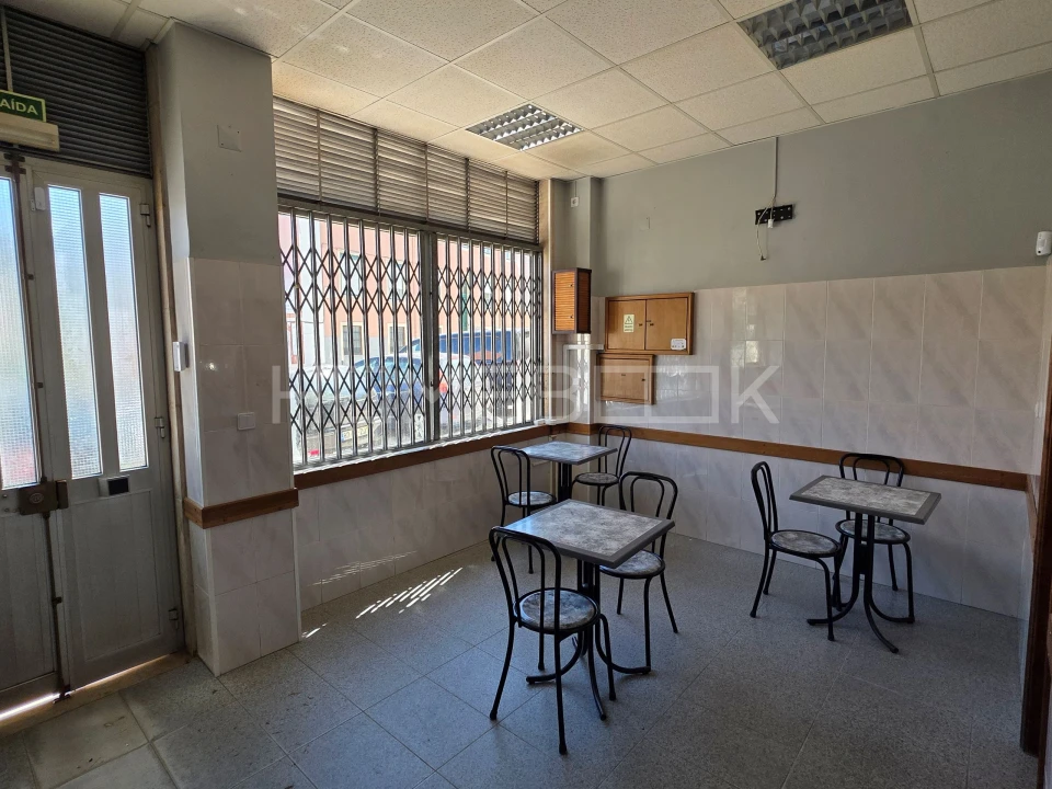 Negócio para Venda em Benfica Foto 2