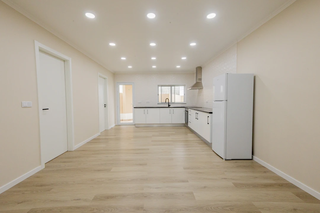 Apartamento T2 para Arrendamento em Arrifes Foto 1