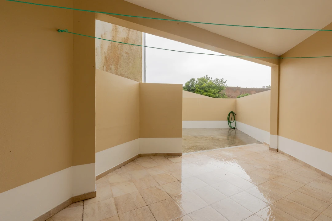 Apartamento T2 para Arrendamento em Arrifes Foto 12