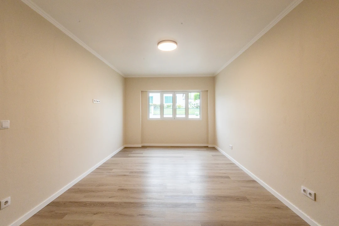 Apartamento T2 para Arrendamento em Arrifes Foto 6