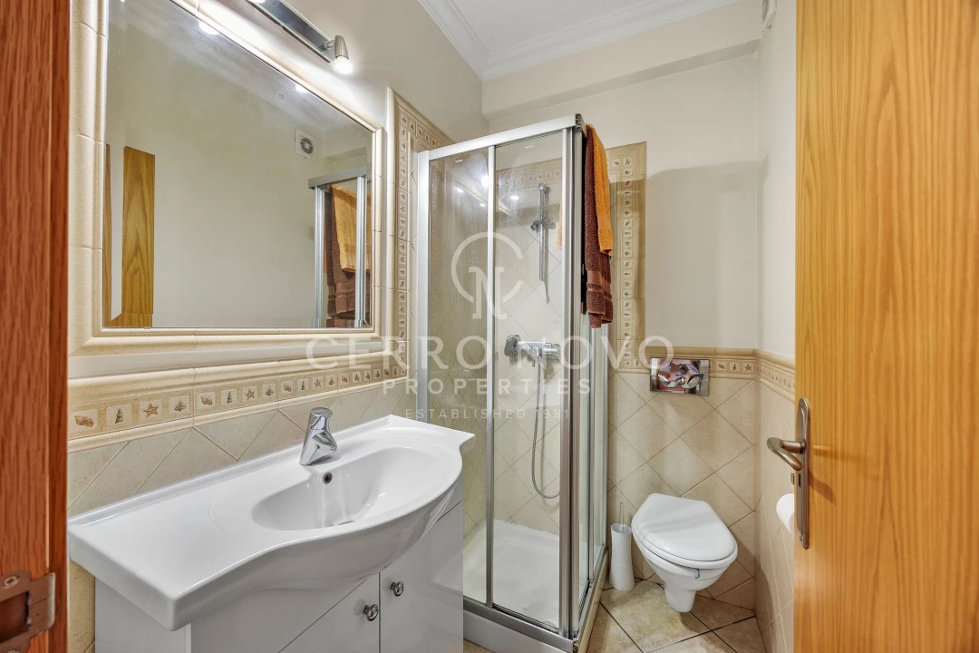 Apartamento T2 para Venda em Guia Foto 5