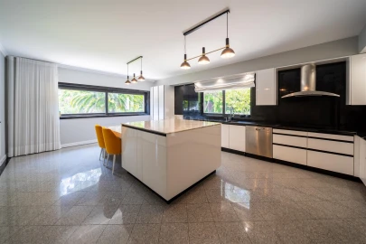 Moradia T4 para Venda em Serzedo e Calvos