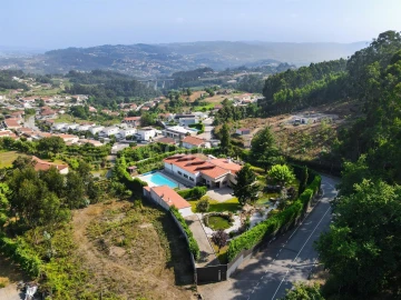 Moradia T4 para Venda em Serzedo e Calvos