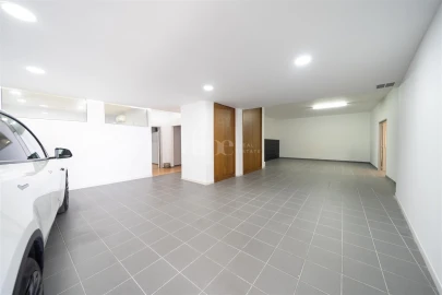 Moradia T4 para Venda em Serzedo e Calvos