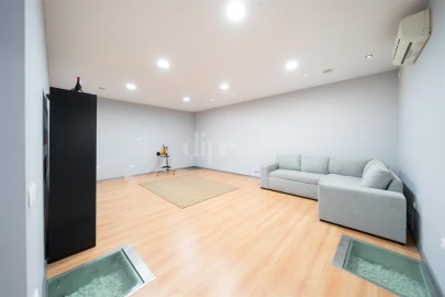 Moradia T4 para Venda em Serzedo e Calvos