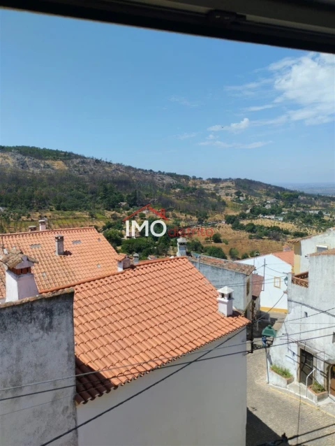 Moradia T2 para Venda em Santiago Maior
