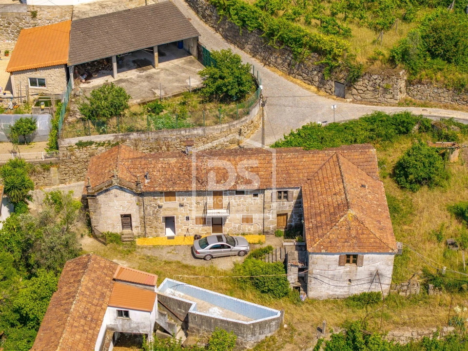 Moradia T3 para Venda em Souselo Foto 1