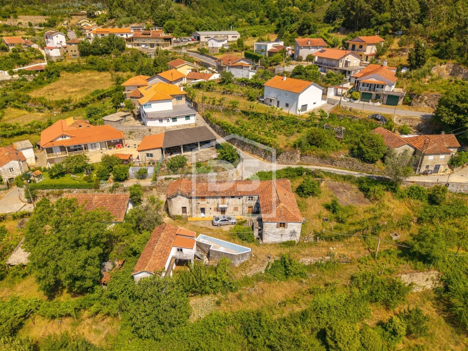 Moradia T3 para Venda em Souselo Foto 13