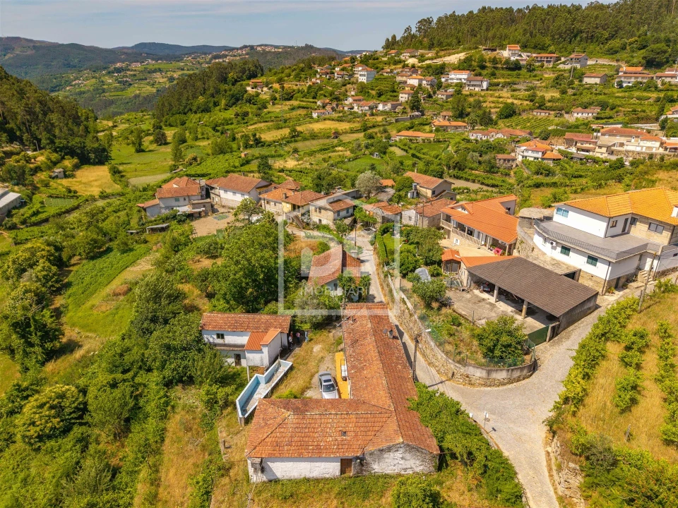 Moradia T3 para Venda em Souselo Foto 16