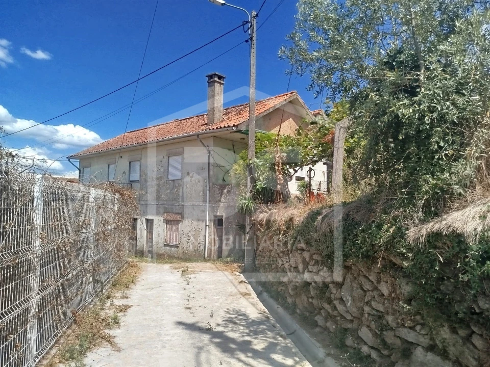 Moradia T2 para Venda em Cinfães Foto 1