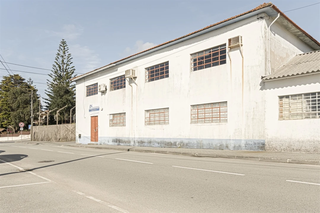 Armazém para Arrendamento em São Paio de Oleiros Foto 1