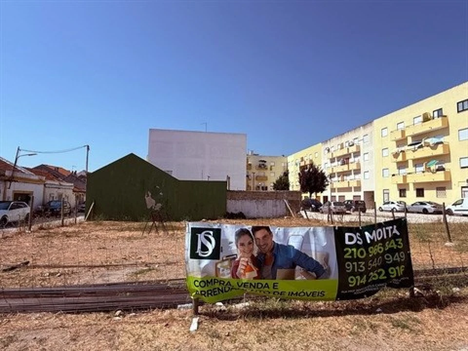 Terreno para Venda em Moita Foto 1
