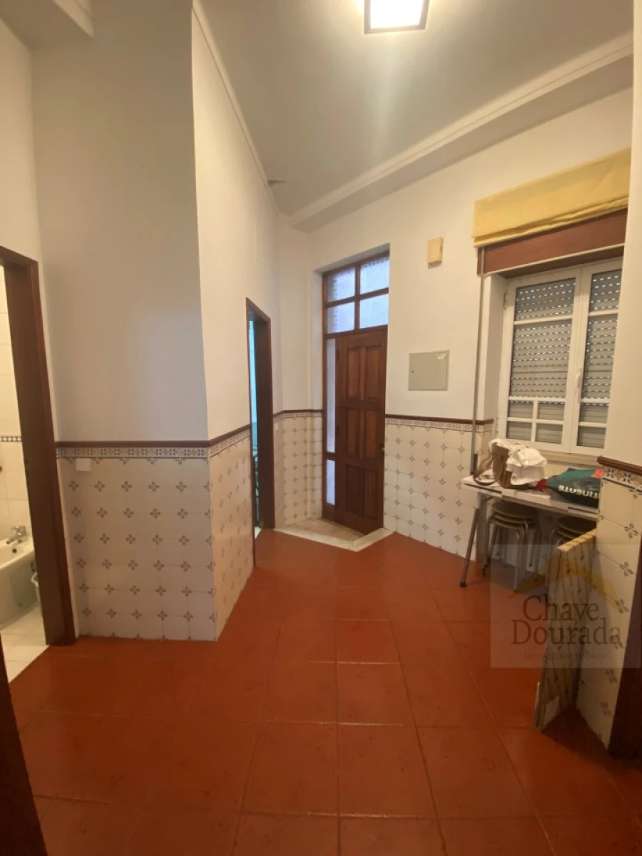 Apartamento T2 para Arrendamento em Sé Nova, Santa Cruz, Almedina e São Bartolomeu Foto 3
