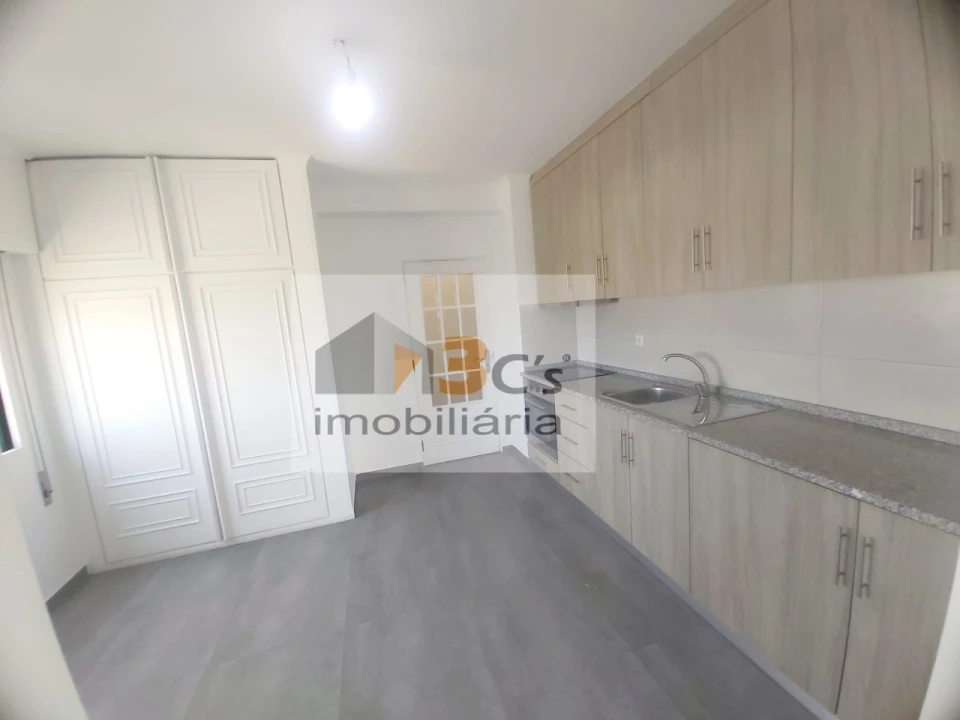 Apartamento T1 para Venda em Rio Tinto Foto 2