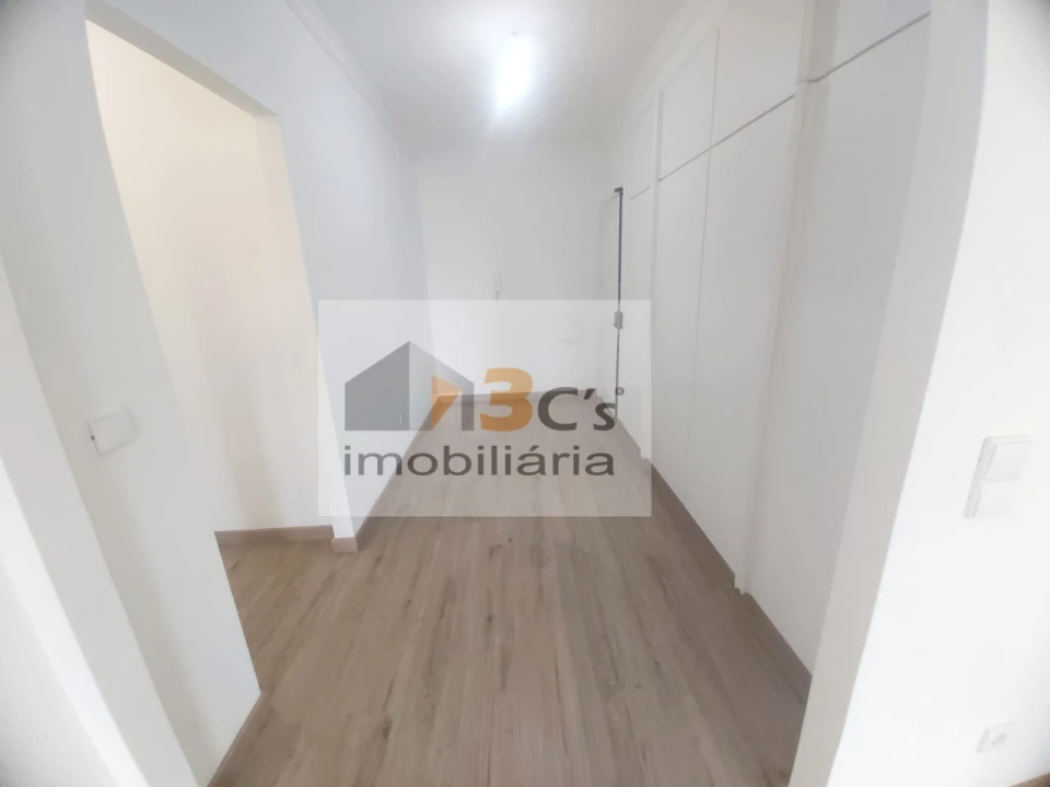 Apartamento T1 para Venda em Rio Tinto Foto 3