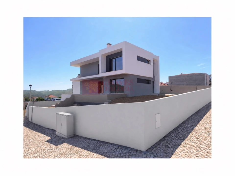 Moradia T4 para Venda em Santo Isidoro Foto 2