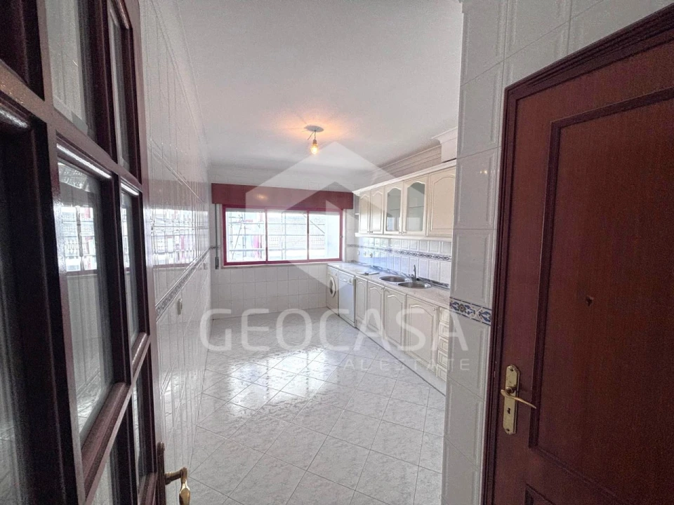 Apartamento T2 para Venda em Algueirão-Mem Martins Foto 4