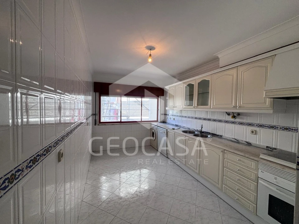 Apartamento T2 para Venda em Algueirão-Mem Martins Foto 2
