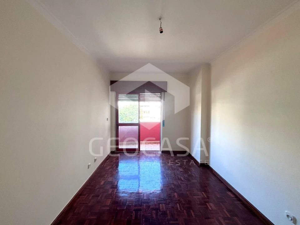 Apartamento T2 para Venda em Algueirão-Mem Martins Foto 16