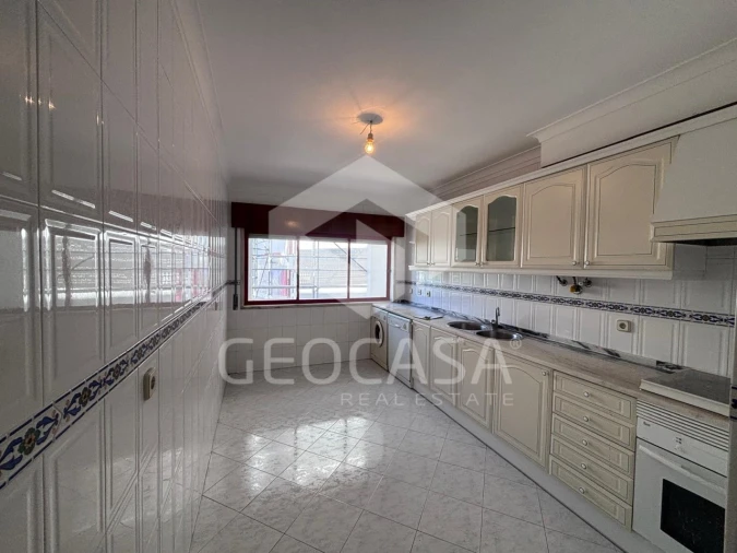 Apartamento T2 para Venda em Algueirão-Mem Martins Foto 2