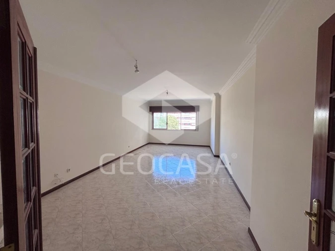 Apartamento T2 para Venda em Algueirão-Mem Martins Foto 7
