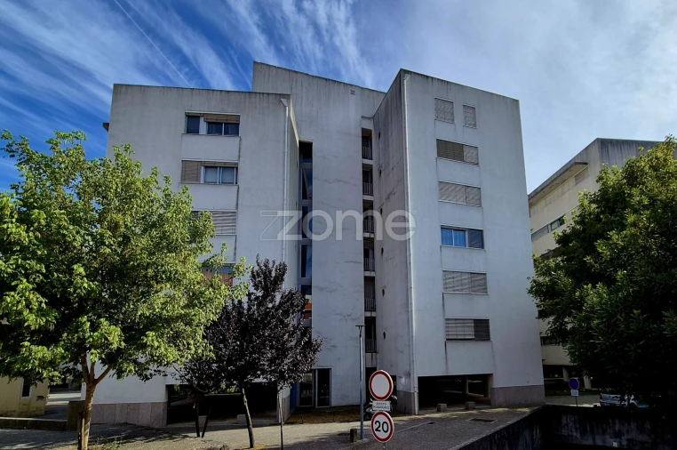 Apartamento T4 para Venda em Lordelo do Ouro e Massarelos Foto 3