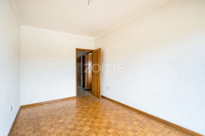 Apartamento T3 para Venda em Bustelo