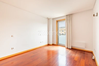 Apartamento T3 para Arrendamento em Cedofeita, Santo Ildefonso, Sé, Miragaia, São Nicolau e Vitória