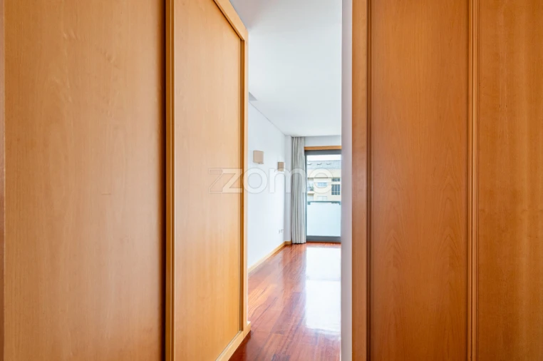 Apartamento T3 para Arrendamento em Cedofeita, Santo Ildefonso, Sé, Miragaia, São Nicolau e Vitória Foto 13