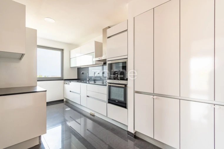 Apartamento T3 para Arrendamento em Cedofeita, Santo Ildefonso, Sé, Miragaia, São Nicolau e Vitória Foto 31